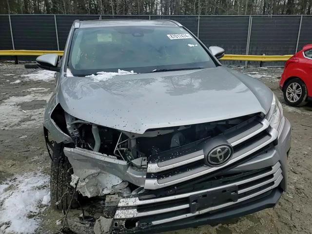 2017 Toyota Highlander - Image 11