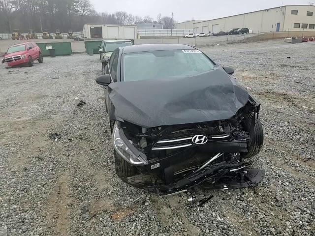 2018 Hyundai Elantra - Image 11