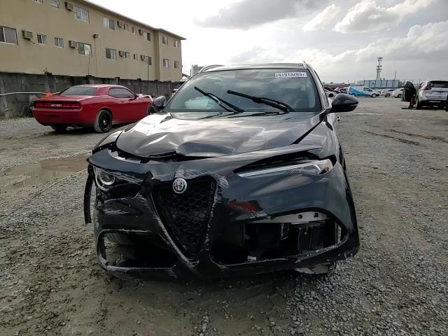 2019 Alfa Romeo Stelvio - Image 11