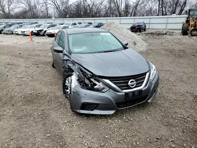 2017 Nissan Altima - Image 13