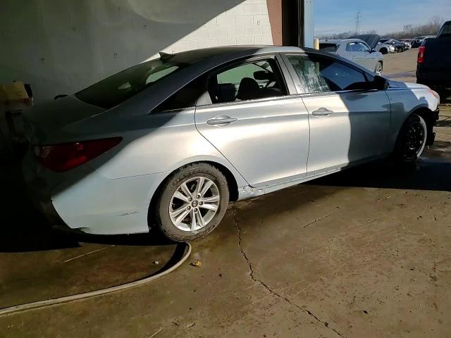 2014 Hyundai Sonata - Image 13