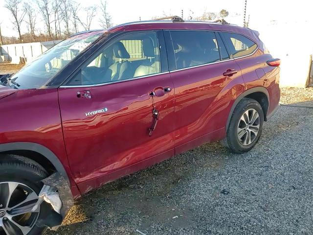 2020 Toyota Highlander - Image 13