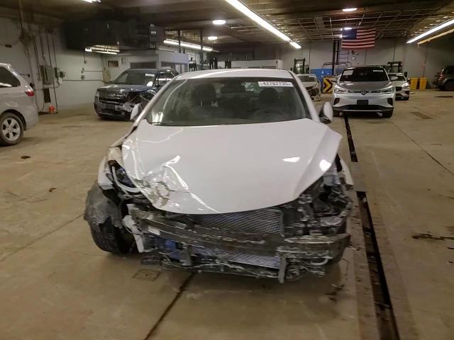 2016 Hyundai Elantra - Image 10