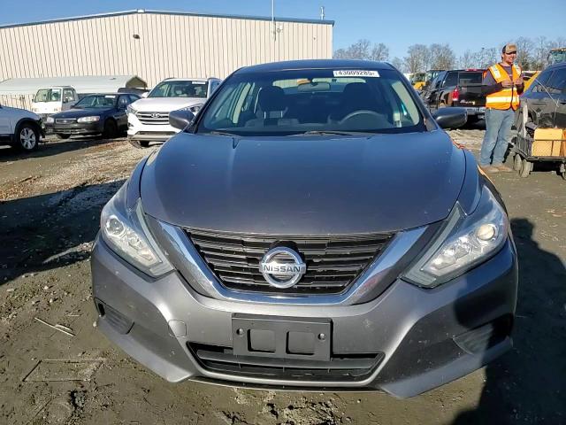 2016 Nissan Altima - Image 10