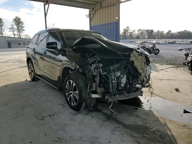 2020 Toyota Highlander - Image 12