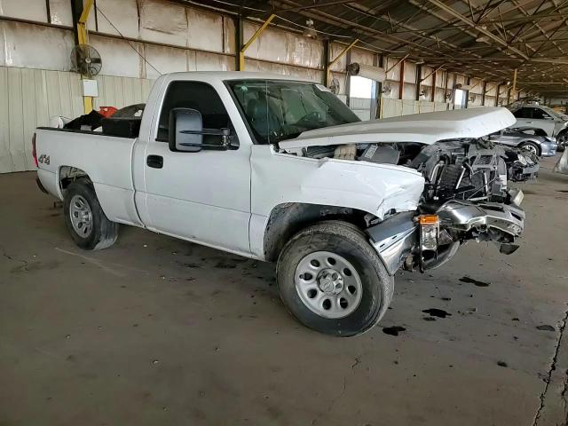 2006 Chevrolet Silverado - Image 11