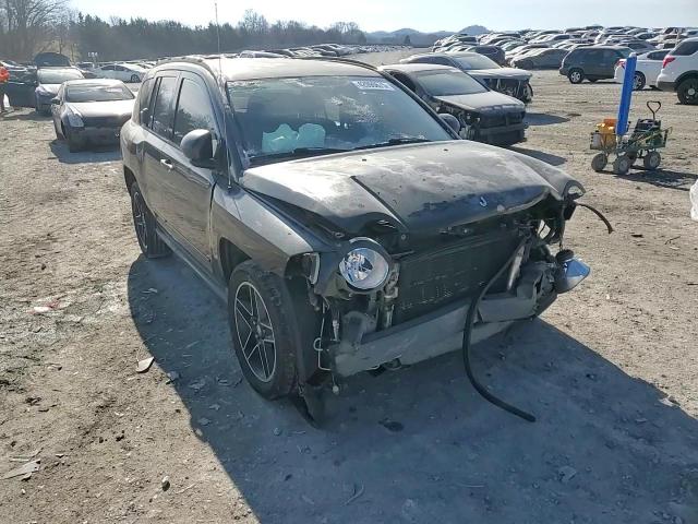 2010 Jeep Compass - Image 12