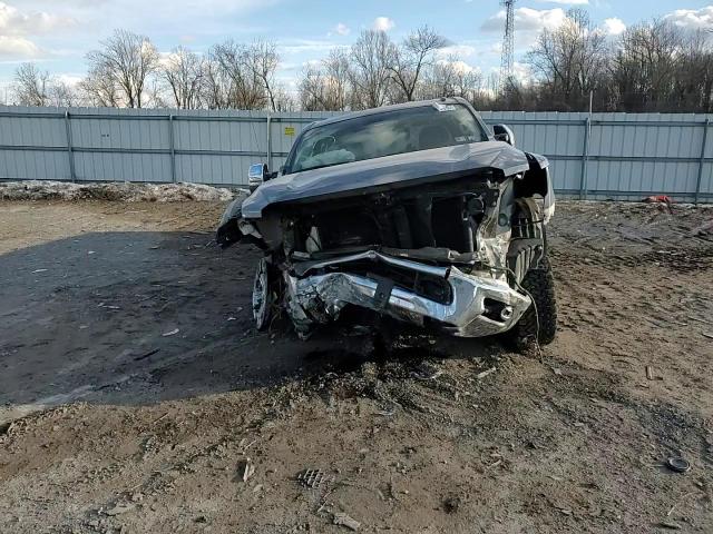2018 Nissan Titan - Image 10