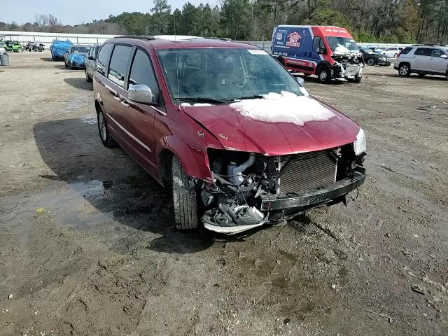 2016 Chrysler Town & Country - Image 12