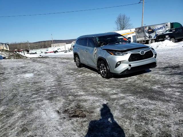 2021 Toyota Highlander - Image 14