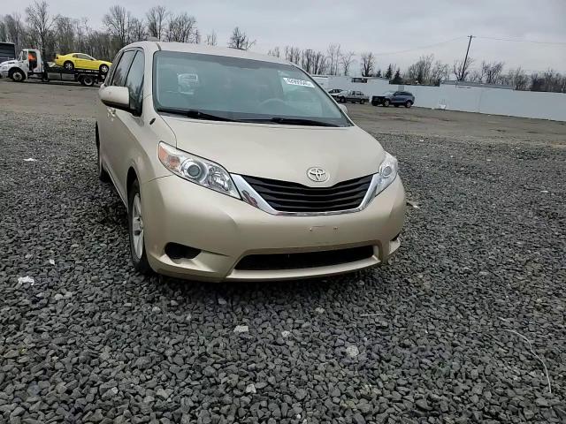 2013 Toyota Sienna - Image 11