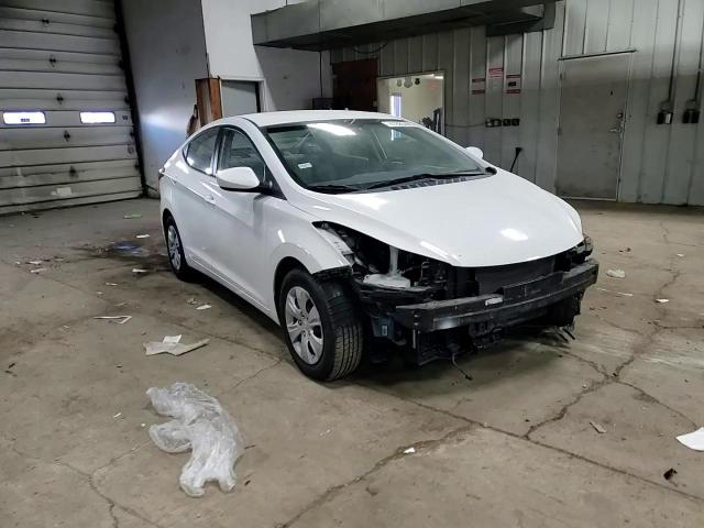 2016 Hyundai Elantra - Image 10