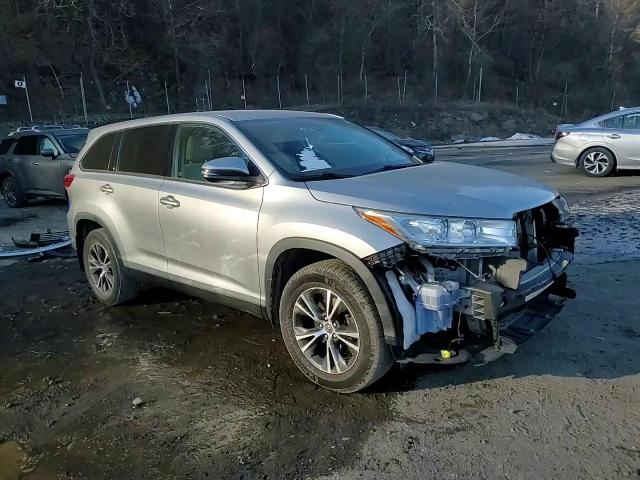 2019 Toyota Highlander - Image 11