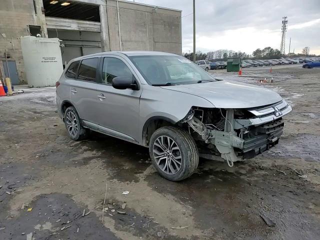 2018 Mitsubishi Outlander - Image 12
