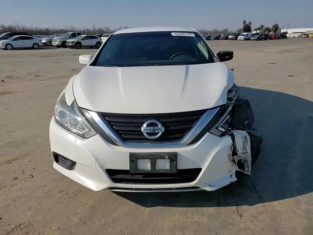 2017 Nissan Altima - Image 10