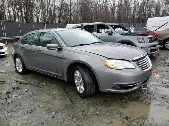 2011 Chrysler 200 - Image 11