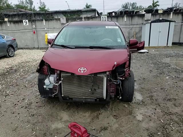 2013 Toyota Sienna - Image 15