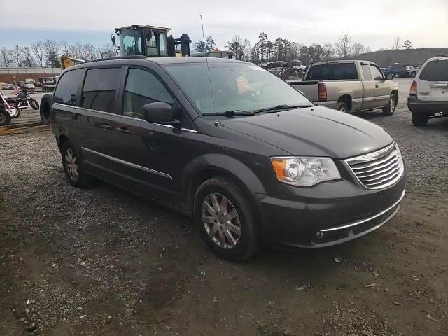 2016 Chrysler Town & Country - Image 11