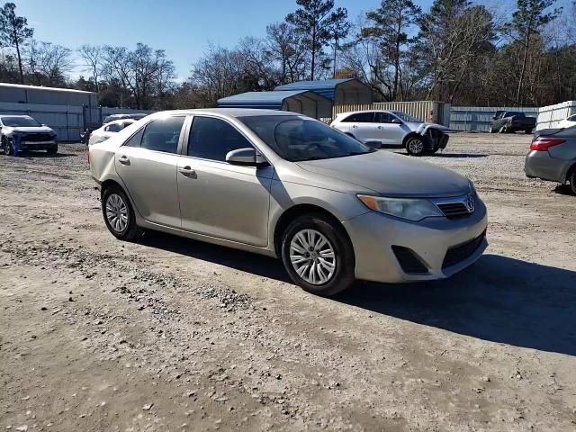 2014 Toyota Camry - Image 11