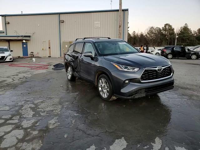 2021 Toyota Highlander - Image 14