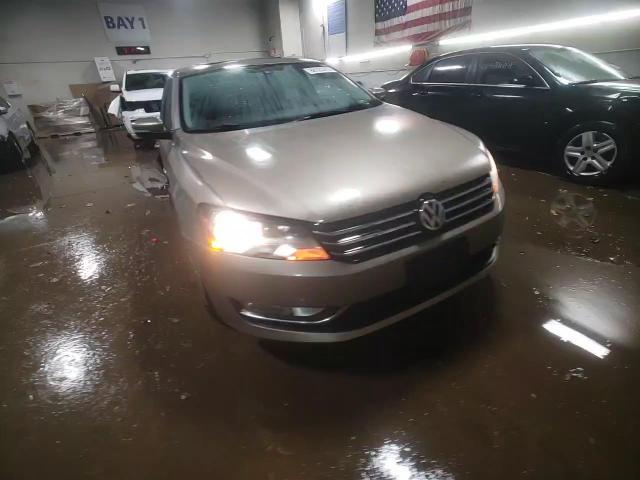2015 Volkswagen Passat - Image 13