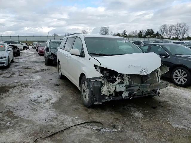 2014 Toyota Sienna - Image 12