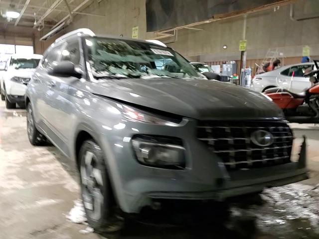 2022 Hyundai Venue - Image 11