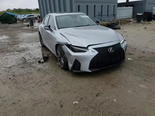 2022 Lexus IS - Image 11