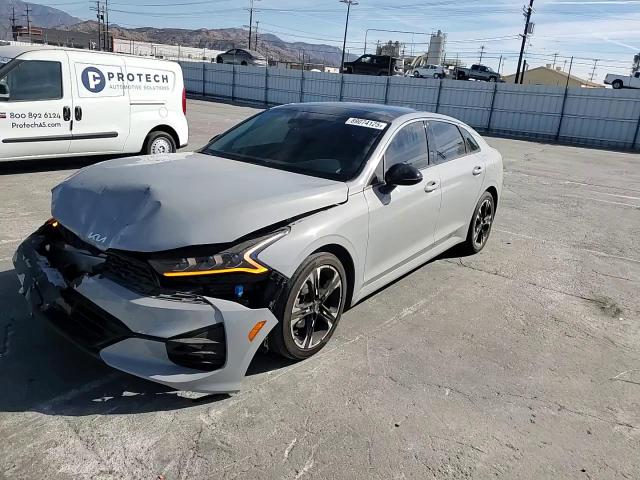 2022 Kia K5 - Image 10