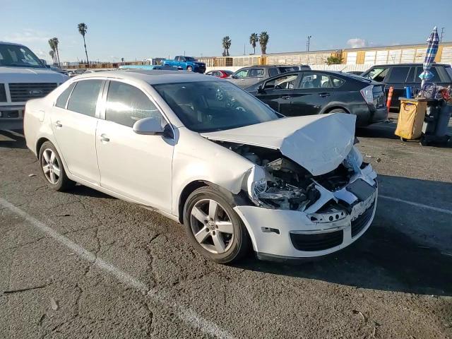 2009 Volkswagen Jetta - Image 11