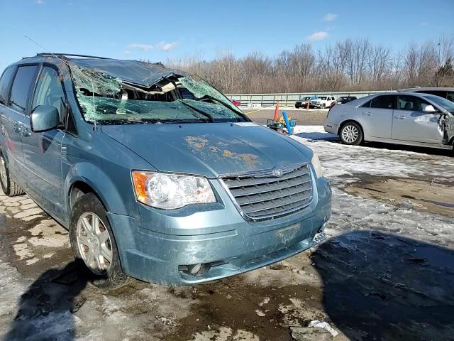 2010 Chrysler Town & Country - Image 10