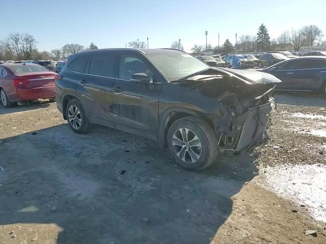 2022 Toyota Highlander - Image 11