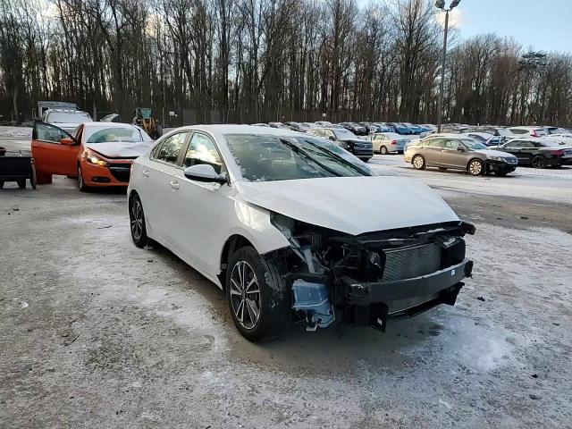 2022 Kia Forte - Image 13