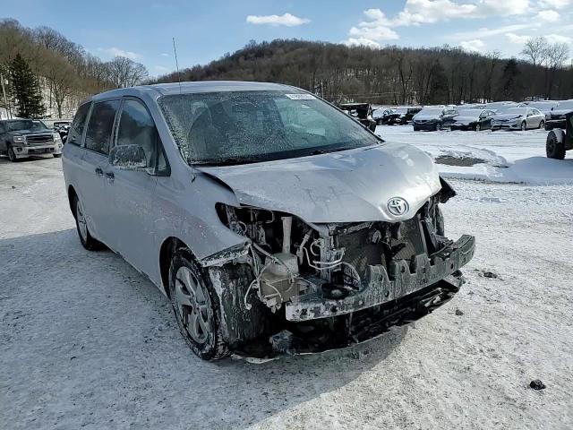 2012 Toyota Sienna - Image 11