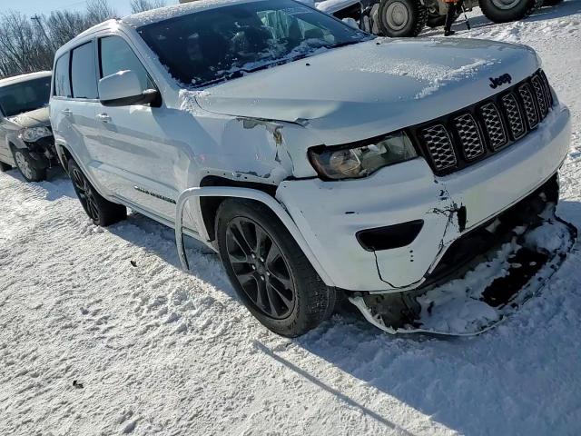 2017 Jeep Grand Cherokee - Image 14