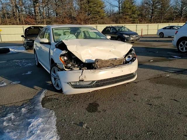 2014 Volkswagen Passat - Image 10