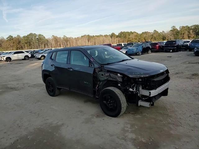 2018 Jeep Compass - Image 12