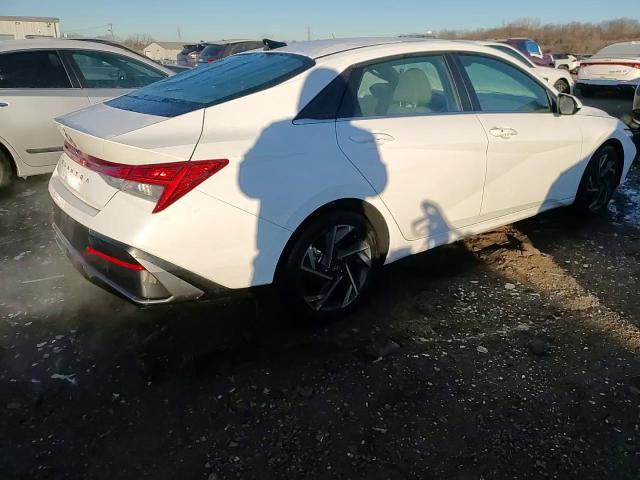 2024 Hyundai Elantra - Image 13