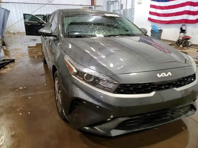 2022 Kia Forte - Image 13