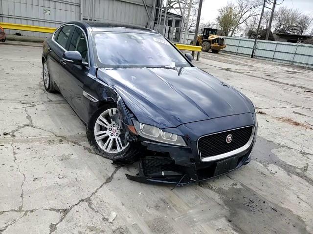2017 Jaguar XF - Image 11
