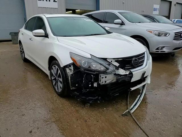 2016 Nissan Altima - Image 13