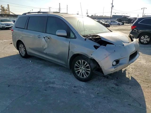 2011 Toyota Sienna - Image 11