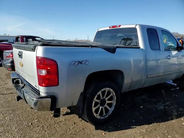 2013 Chevrolet Silverado - Image 13