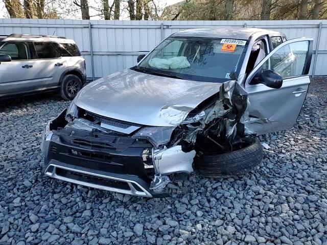 2020 Mitsubishi Outlander - Image 12