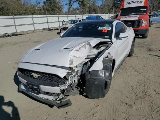 2019 Ford Mustang - Image 10