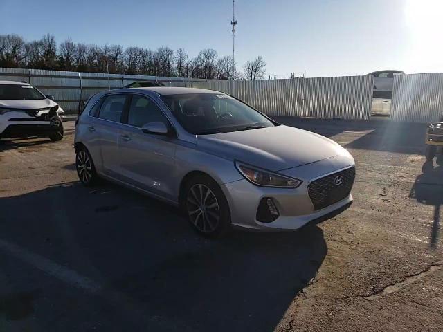 2018 Hyundai Elantra - Image 11
