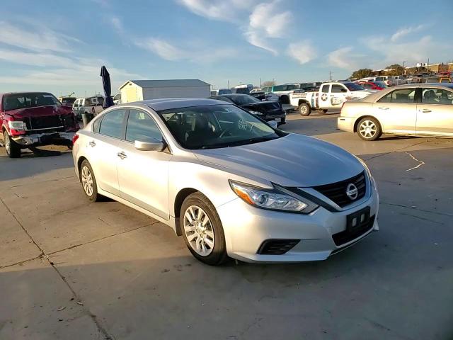 2018 Nissan Altima - Image 13