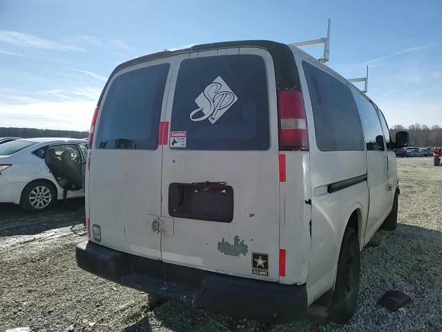 2010 Chevrolet Express - Image 12