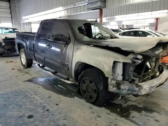 2011 Chevrolet Silverado - Image 11