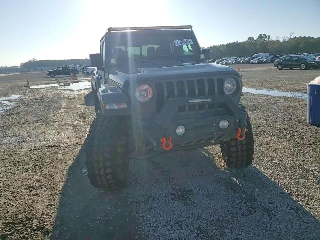 2020 Jeep Gladiator - Image 11